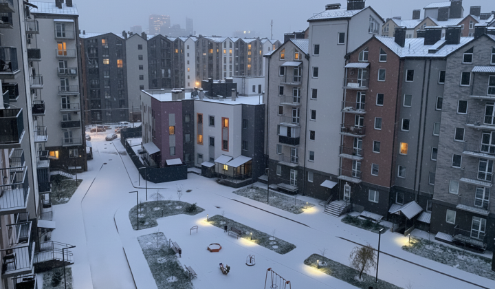 Дощ з мокрим снігом на дорозі