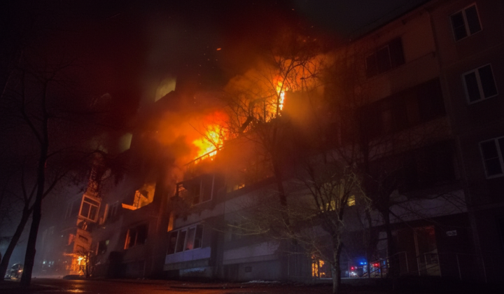 БПЛА атакує багатоповерхівку в Запоріжжі