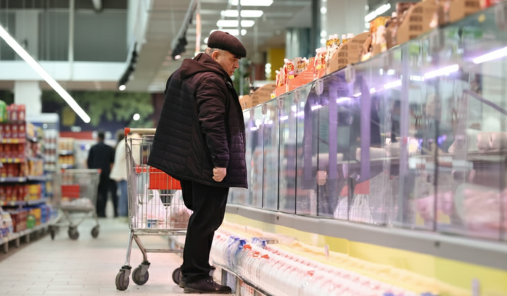 Russians are getting loans for food