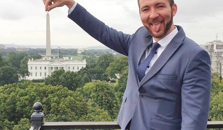 Прес-секретар Зеленського показав язик Білому дому (фото)