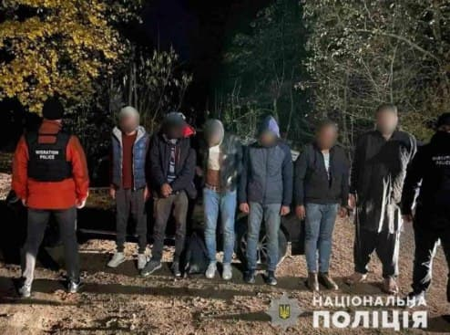 Полиция требует документы от студентов