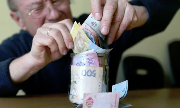 Українські пенсіонери з інформацією на державному порталі