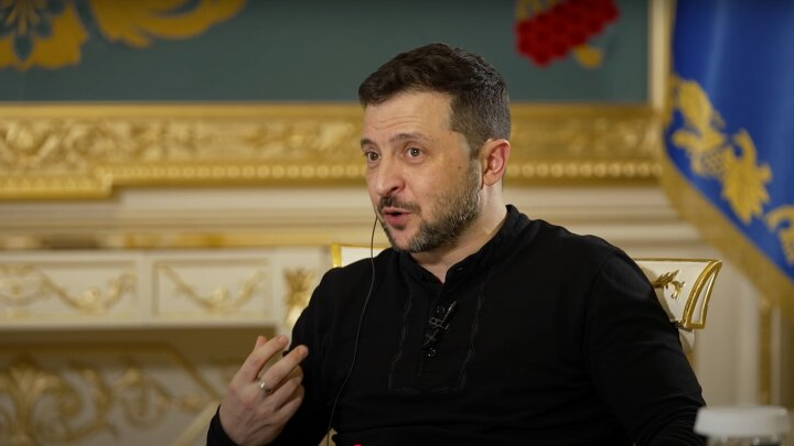 Зеленський розмовляє з військовими