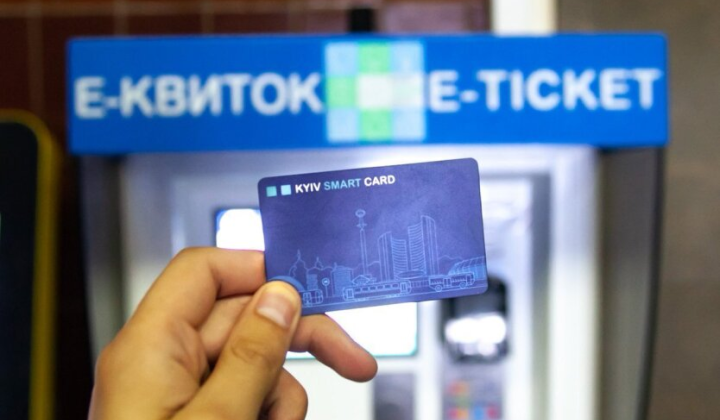 Пенсіонер у столичному транспорті