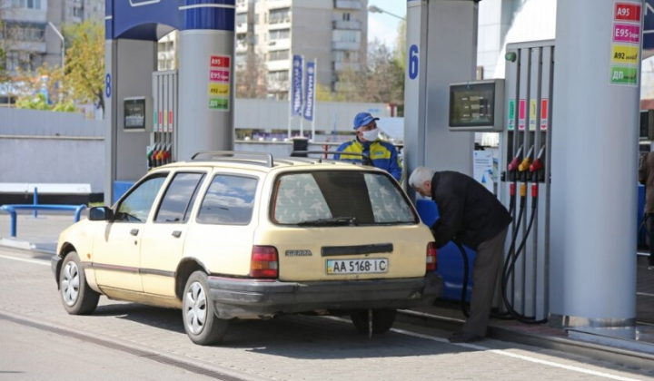 Експерти розглядають паливо бензин А-100