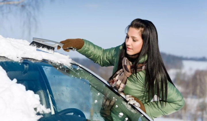 Лайфхак для водителей со скребком