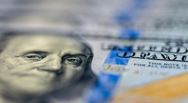 Зниження попиту на долар в Україні