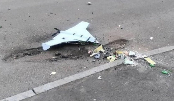 Уламки ворожого дрона поблизу метро