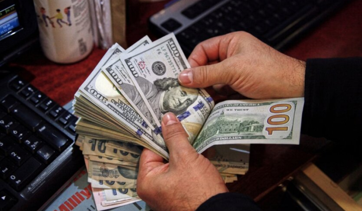 Exchanging 100 dollars: real troubles for Ukrainians