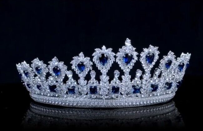 Фото конкурсантки Міс Україна-2021 з короною