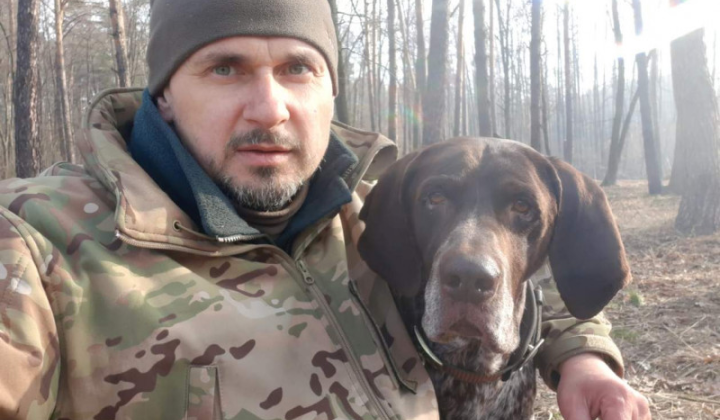 Олег Сенцов с улыбкой на передовой