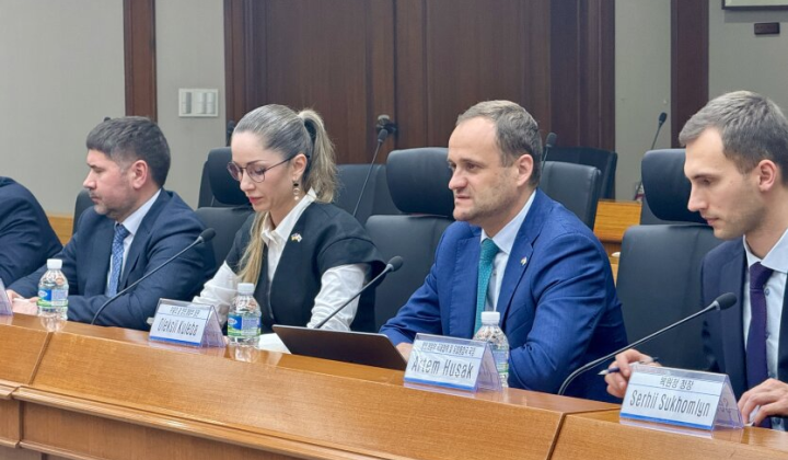Оновлення залізничного парку України та Кореї