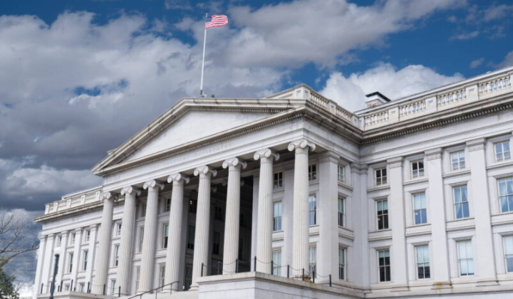 Логотип української компанії на тлі американського прапора