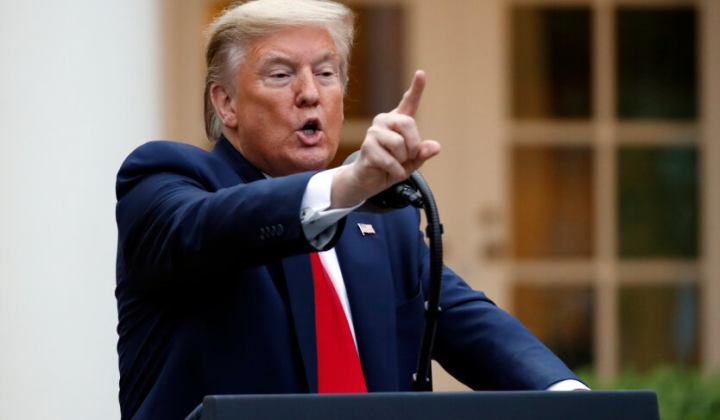 Трамп виступає на пресконференції