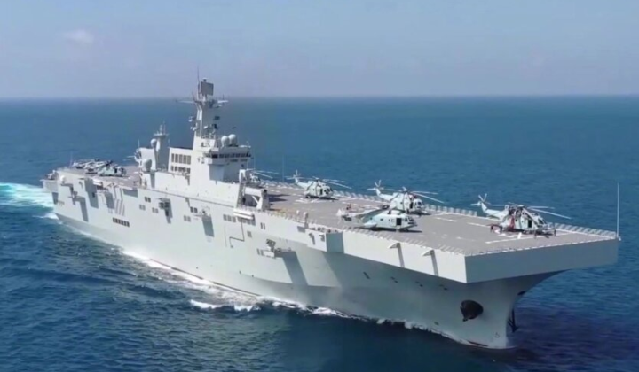 Китайський десантний корабель під час випробувань