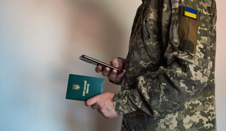 Умеров розповідає військовим про звільнення