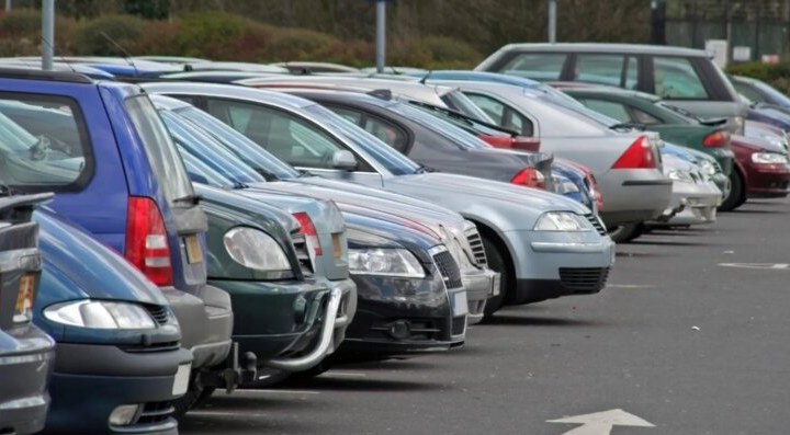 Парковка на тротуарі - штрафуємо водіїв