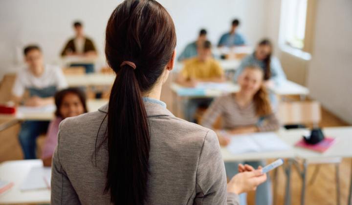 Зображення зарплат вчителів: вимога підвищення до трьох мінімалок