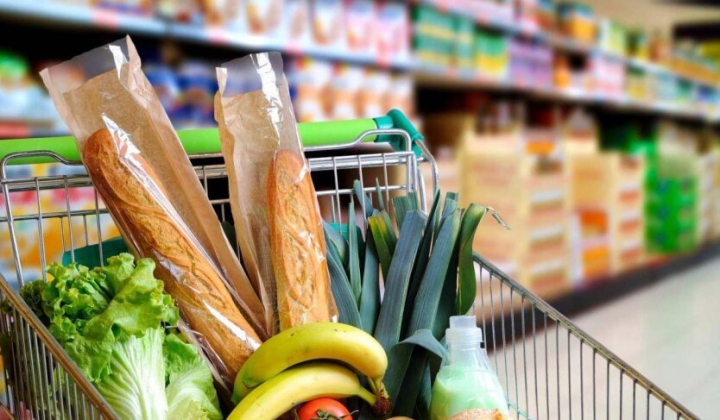 Портфель з грошима і з символами цифрових валют