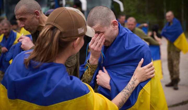 Украинские военнослужащие, курс доллара, цены