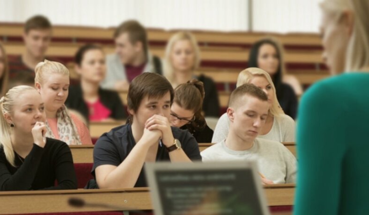 Грант и контракт в руках