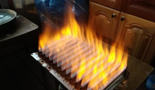 Пожар из-за небрежности харьковчанина (фото)