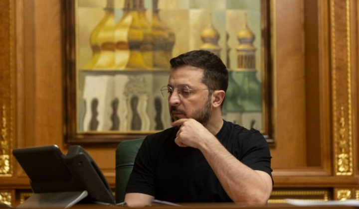 Президент Зеленский говорит о огне на фронте