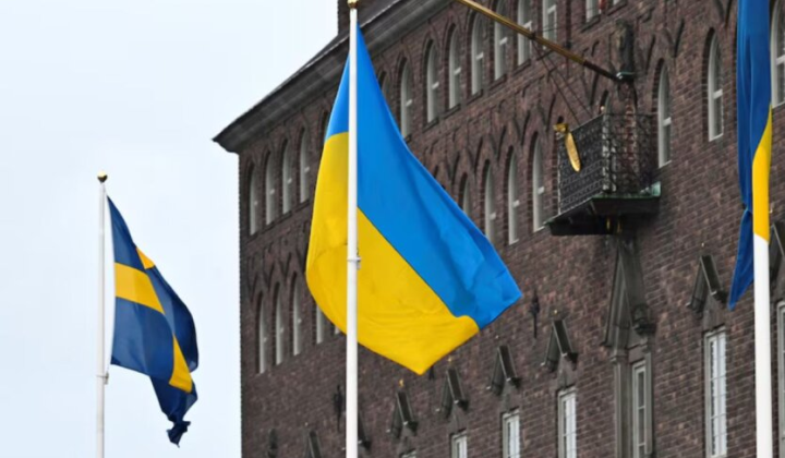 Військова колона вирушає до України