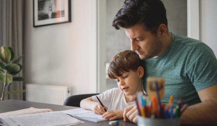 батьки школярів працюють вдома