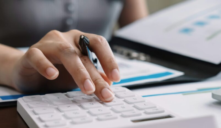 Гроші, здається, летять у хмарах