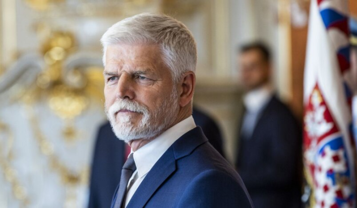 Українські волонтери воють під українським прапором