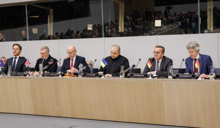 Штаб Рамштайна на фоне партнерских стран