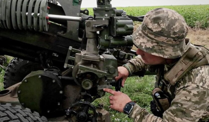 Військові з прапорами 5 країн ЄС