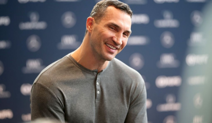 Володимир Кличко у мікрофоні на пресс-конференції