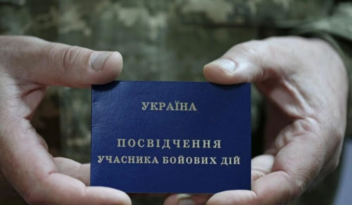 Символічне зображення прапора та солдата