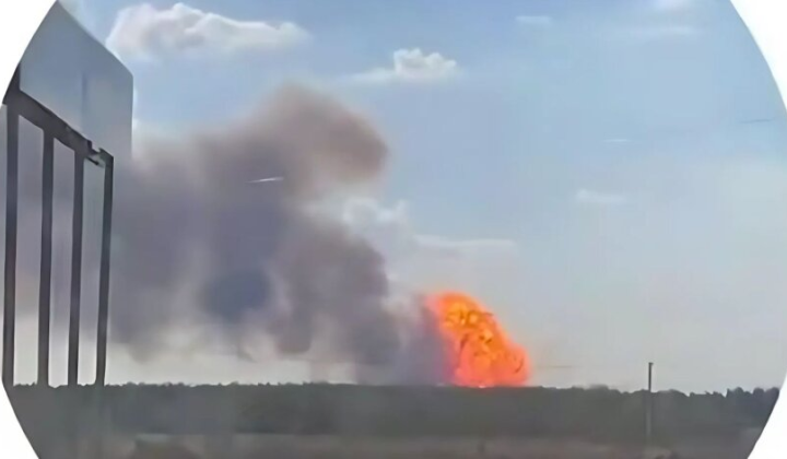 Вибух великого військового арсеналу в Росії