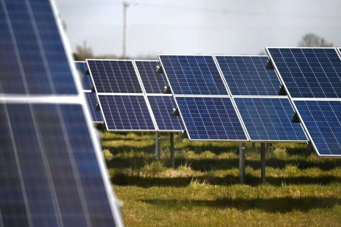 Сонячна електростанція в зоні Чорнобиля