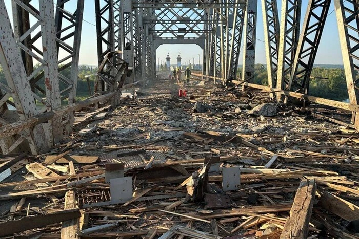 Frame of the damaged bridge in Kremenchuk