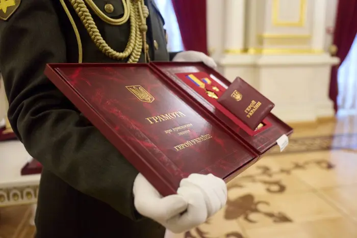 Зеленский наградил военных орденами «Золотая Звезда»