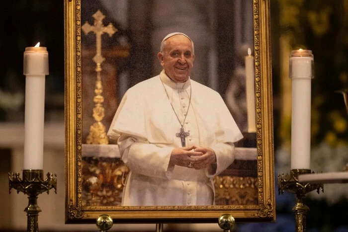 Похорони Папи Римського без традиційної церемонії
