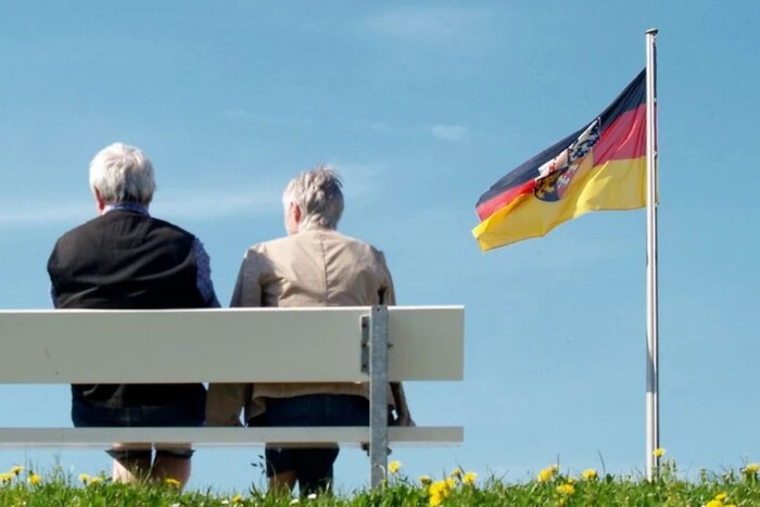 Пенсионеры в Украине получают минимум