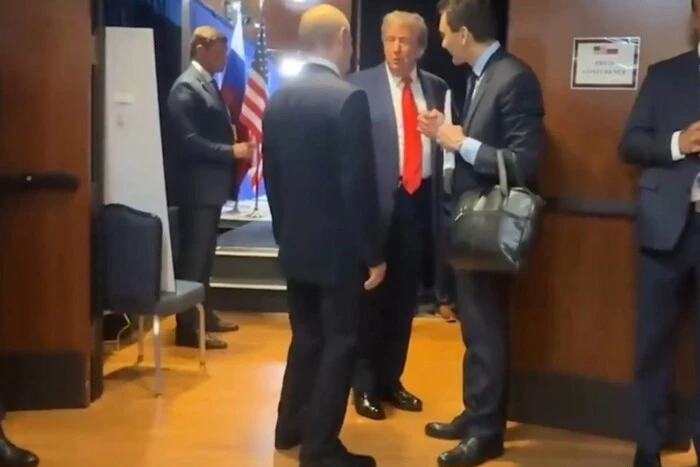 Путин танцует перед Трампом во время пресс-конференции