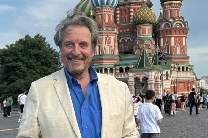 Батько Ілона Маска в Москві