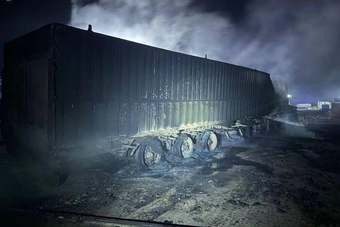 Російські дрони атакували стоянку вантажівок