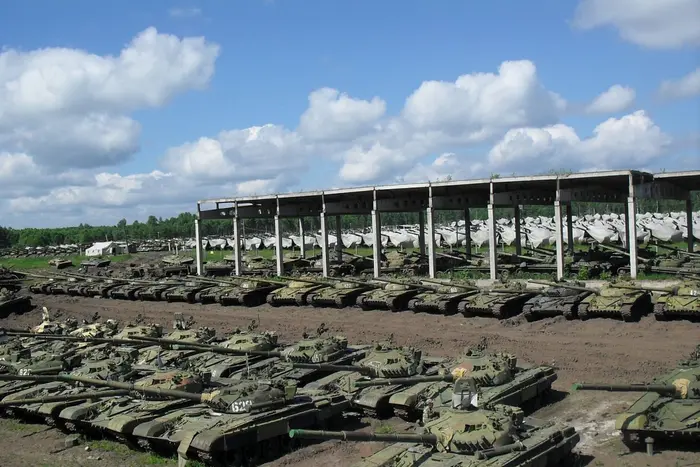 Росія вичерпала бронетехніку та артилерію