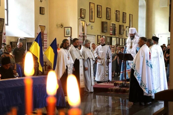 Изображение религиозной организации и священника