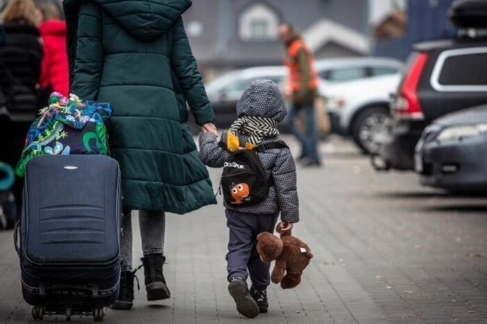 Украинцы получают помощь при возвращении из Польши
