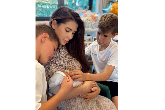 Світлина з щасливим Ребровим і синами