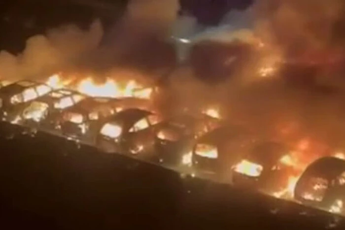 Пожежа на парковці во Владивостоці: згоріли автівки