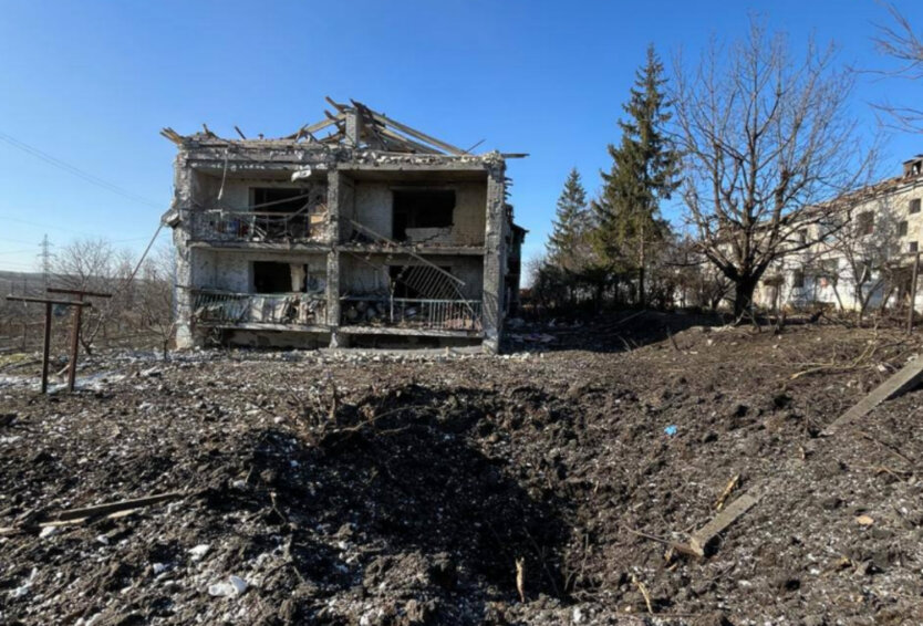 Представник Уряду України говорить на прес-конференції